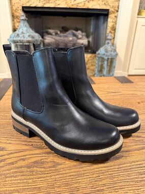 Universal Thread Black Celina Lug Sole Ankle Boots